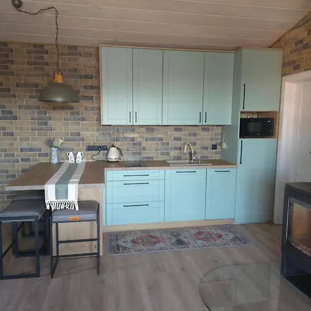 Luxusny Karolina Телгарт