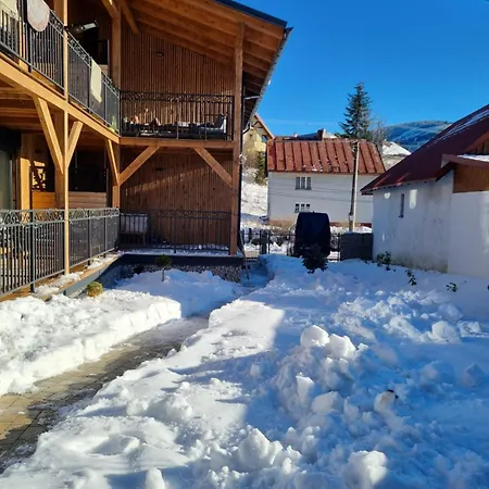 Luxusny Karolina Телгарт